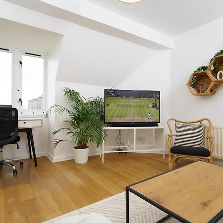 Lovely Apartment In Victoria Park Village ロンドン エクステリア 写真