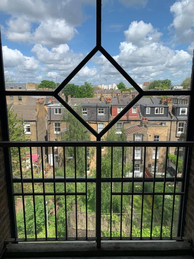 Lovely Apartment In Victoria Park Village ロンドン エクステリア 写真