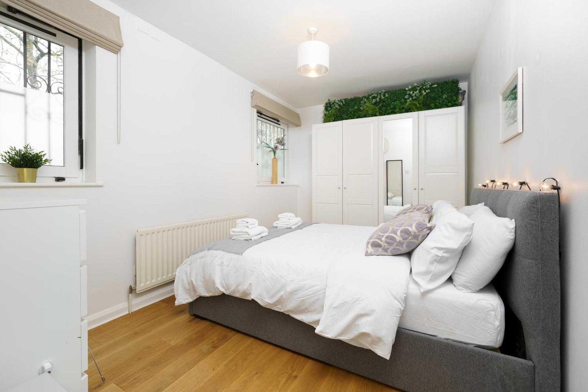 Lovely Apartment In Victoria Park Village ロンドン エクステリア 写真