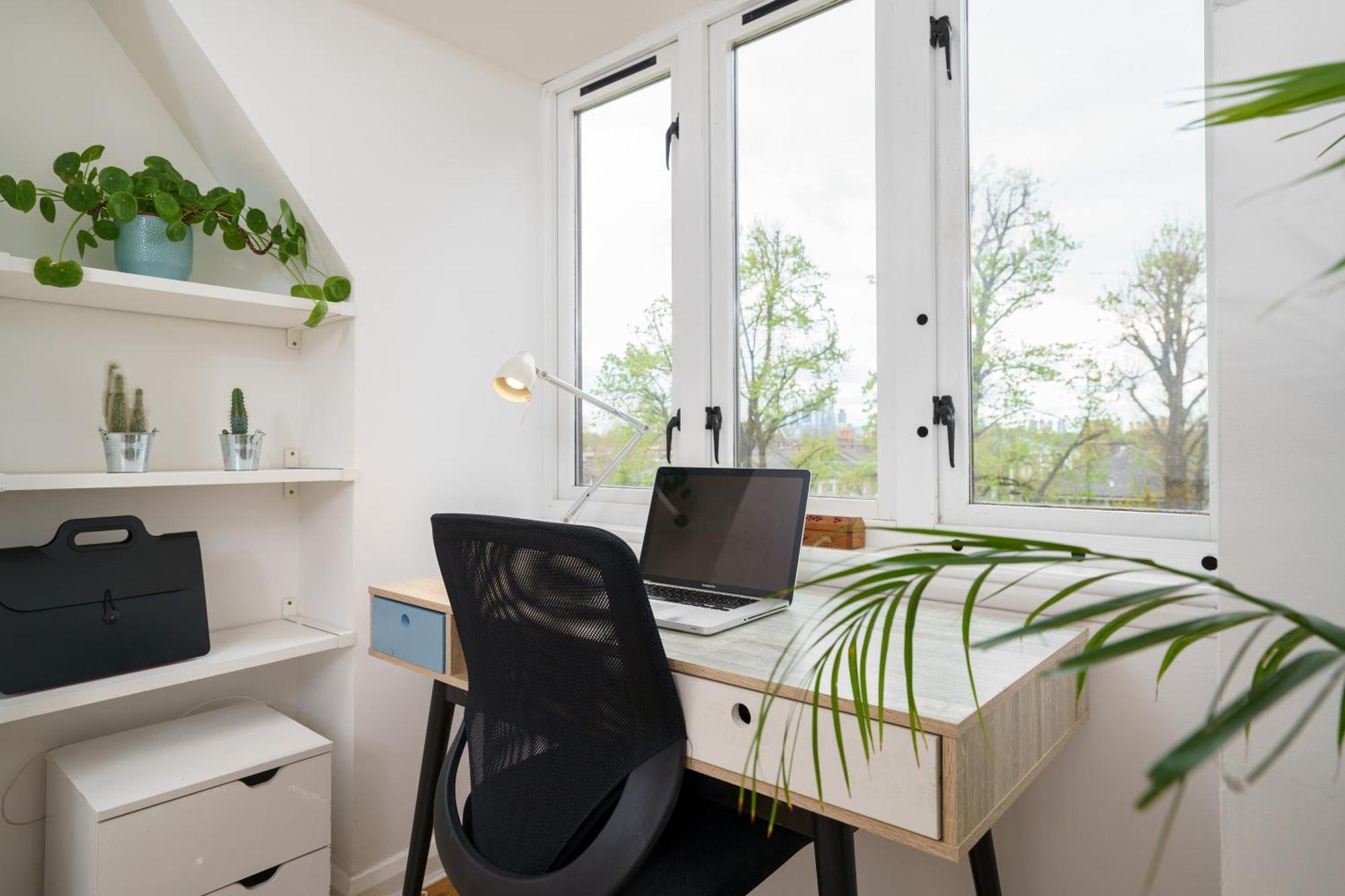 Lovely Apartment In Victoria Park Village ロンドン エクステリア 写真