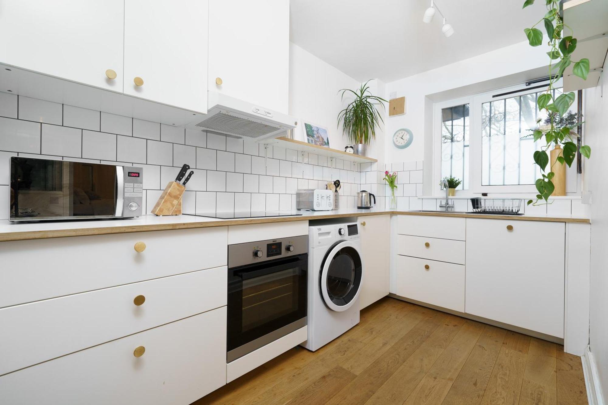 Lovely Apartment In Victoria Park Village ロンドン エクステリア 写真